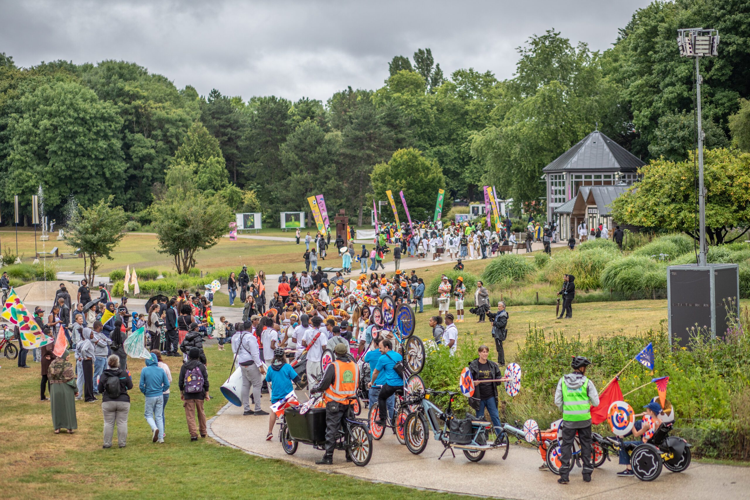 MULTITUDE | Grande Parade